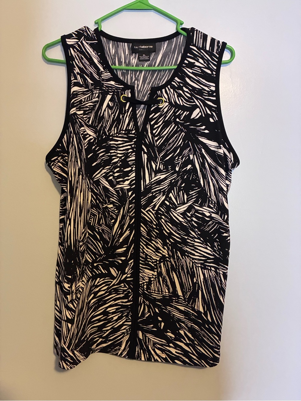 Liz Claiborne Black & White Abstract Tank